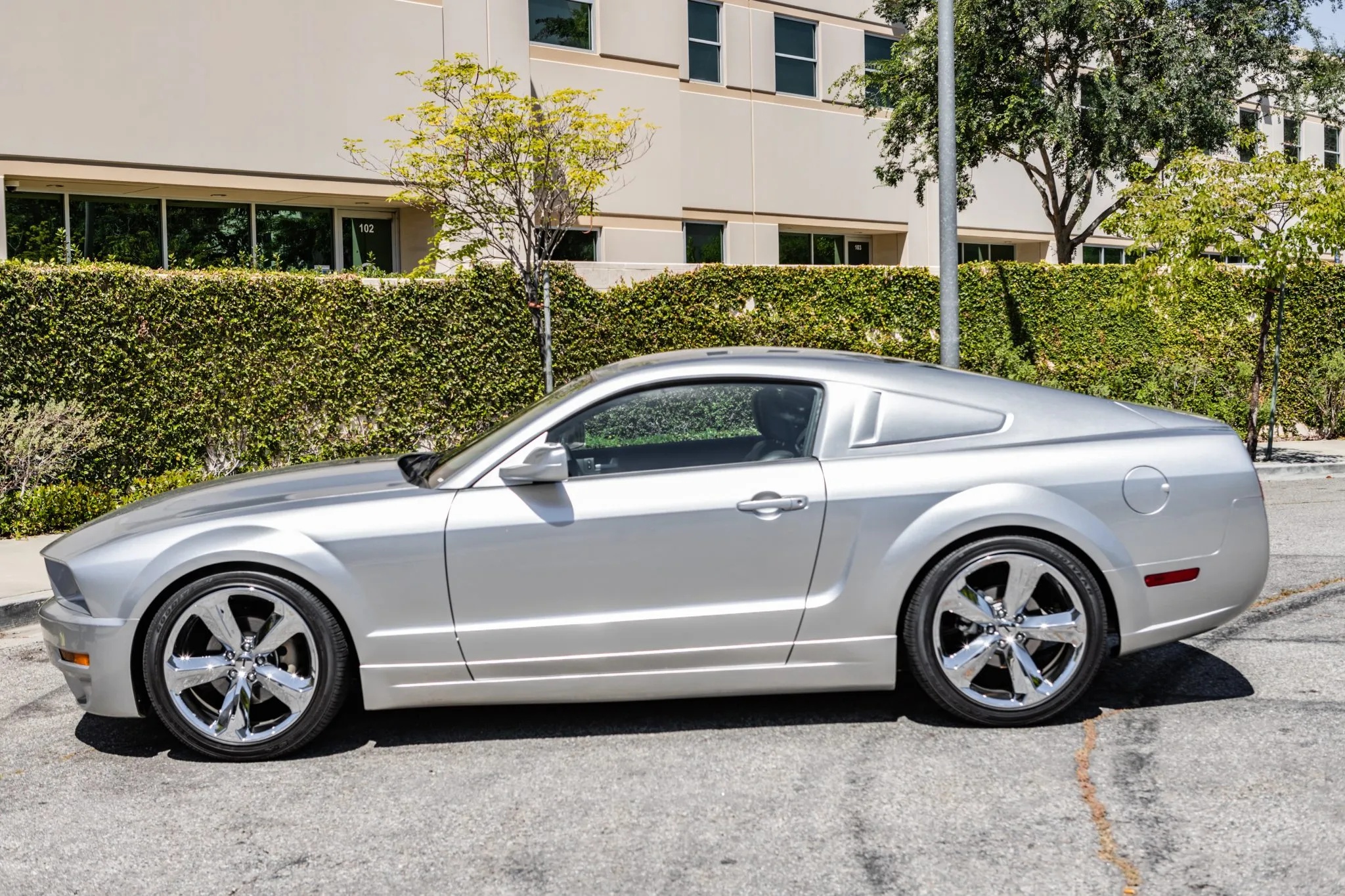 2009 Ford Mustang Iacocca Silver 45th Anniversary Edition #13, photo 8