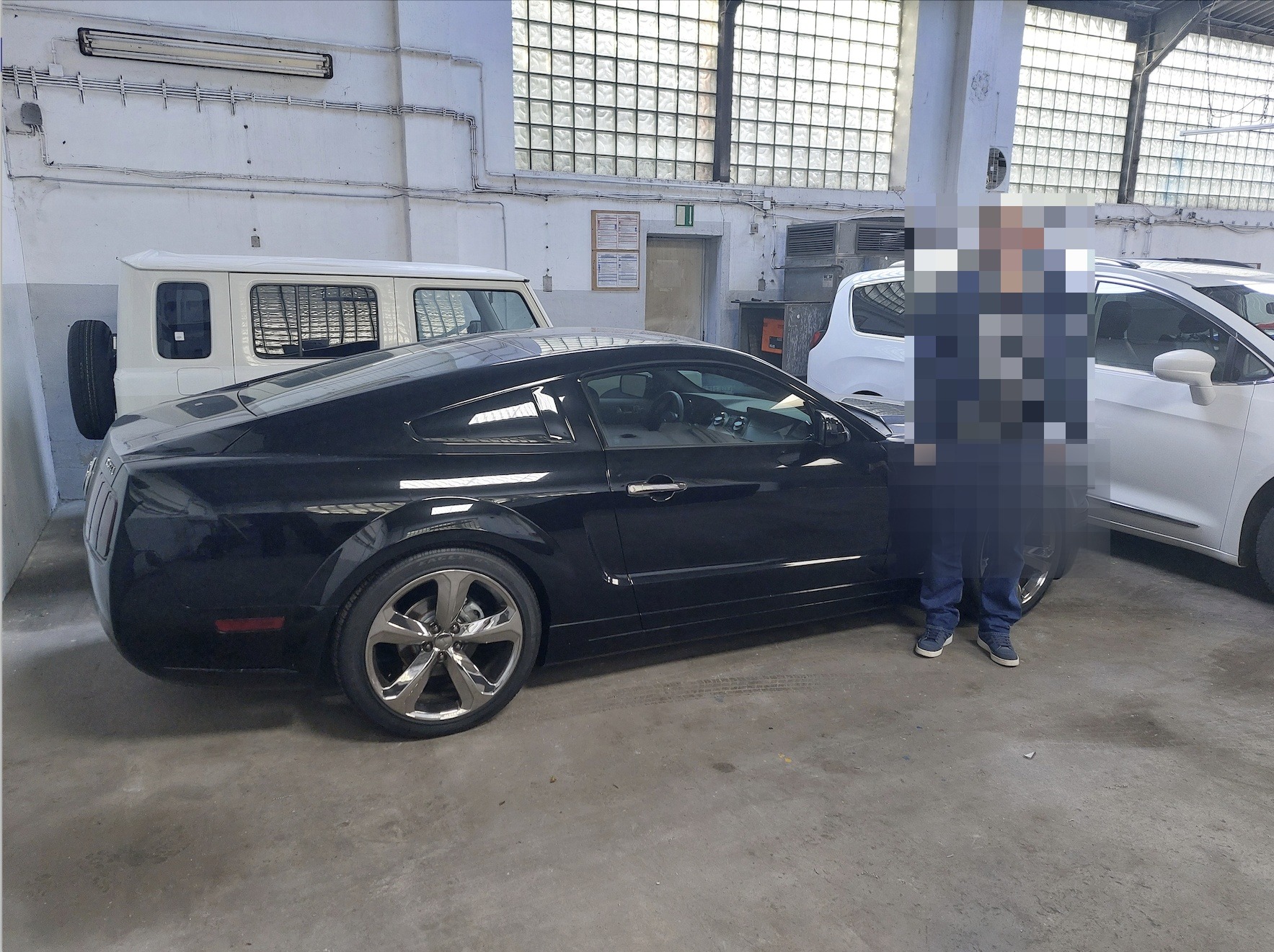 2009 Ford Mustang Iacocca Silver 45th Anniversary Edition #40, photo 2